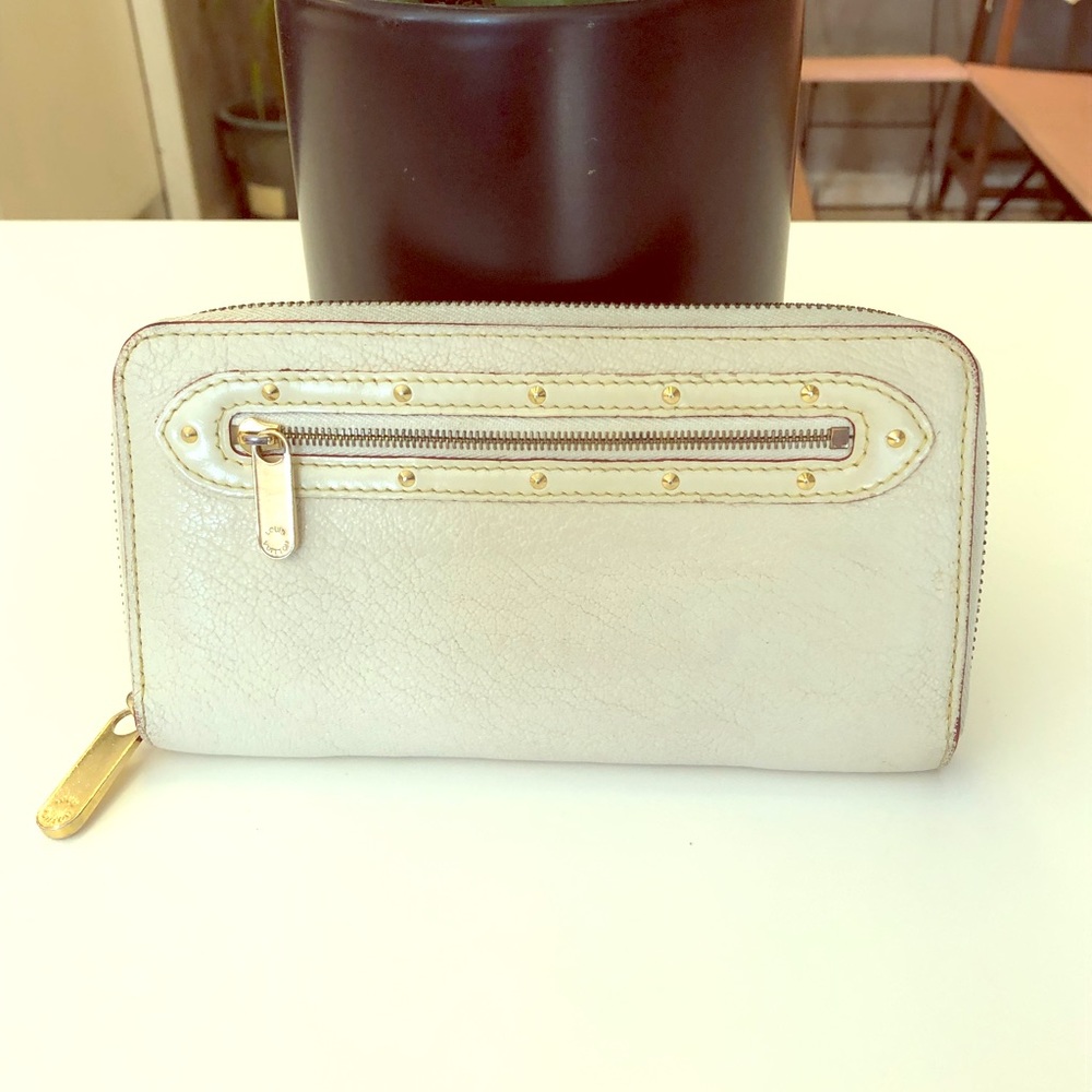 Louis Vuitton Suhali leather zippy wallet